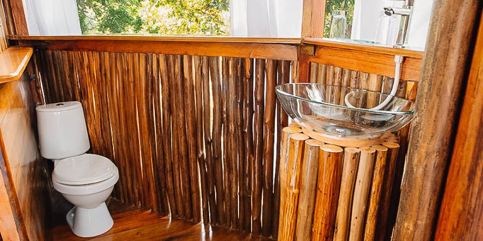 Bathroom area of treehouse at the treehouse lodge in peru.