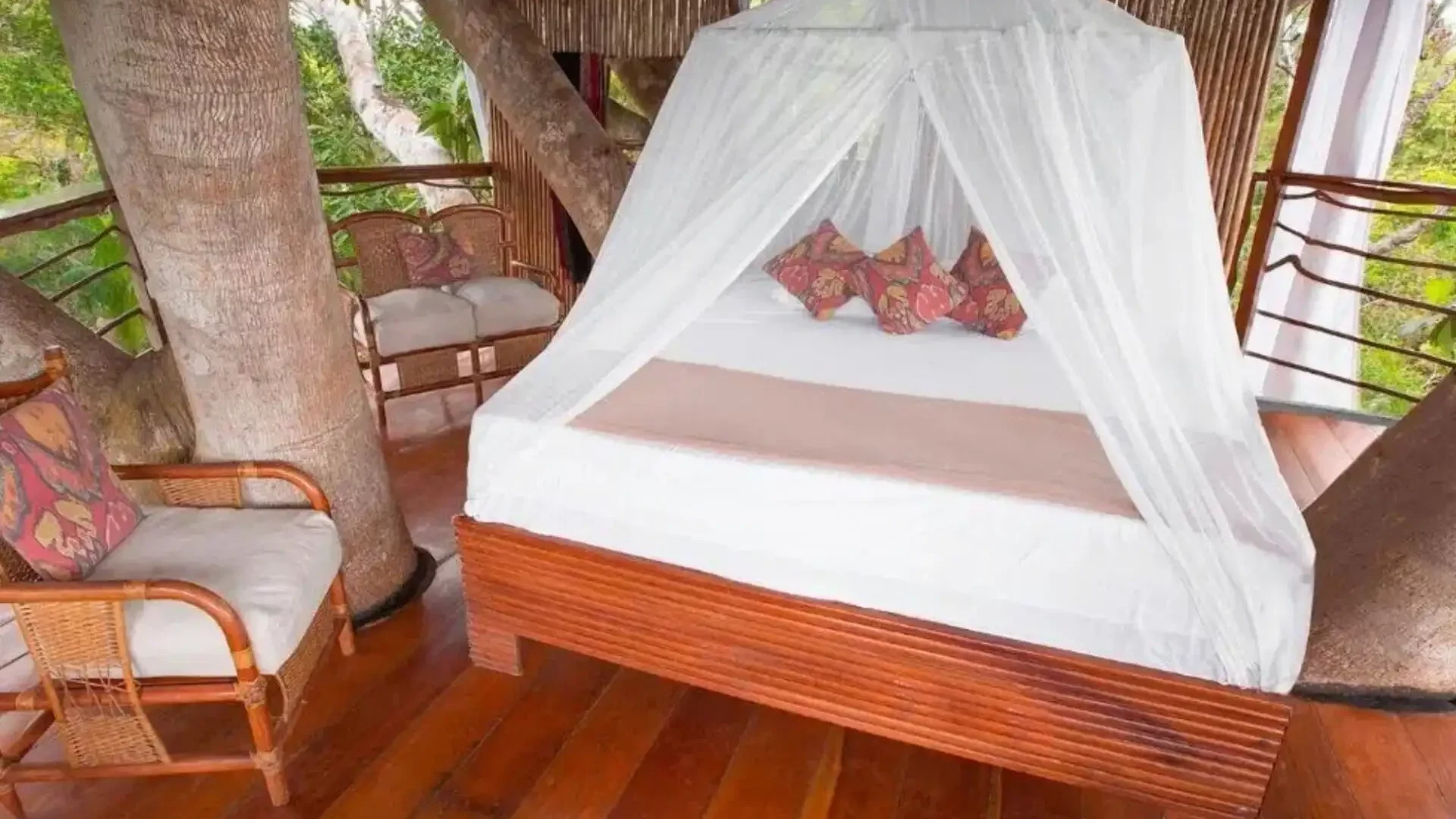 Alta vista treehouse bed with mosquito net at the treehouse lodge in peru.