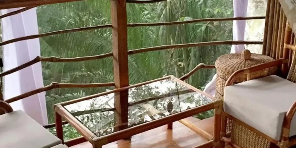Small seating area in the costa bella treehouse at the treehouse lodge in peru.