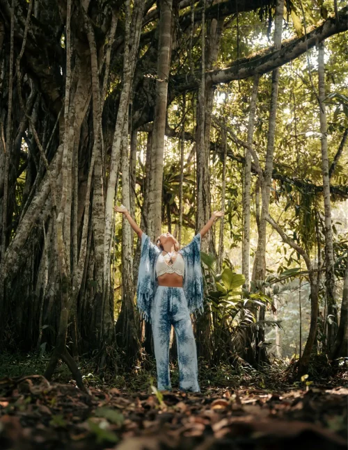 woman_in_amzon_jungle